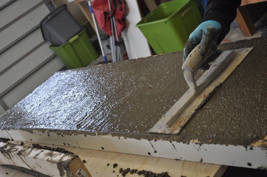 Finishing-Concrete-Table---Vibrate-and-Trowel