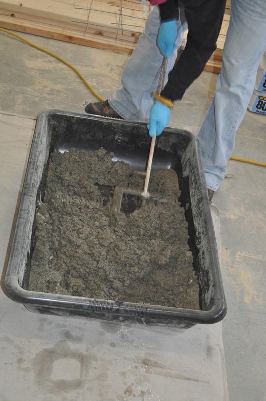 Mixing-concrete-for-table