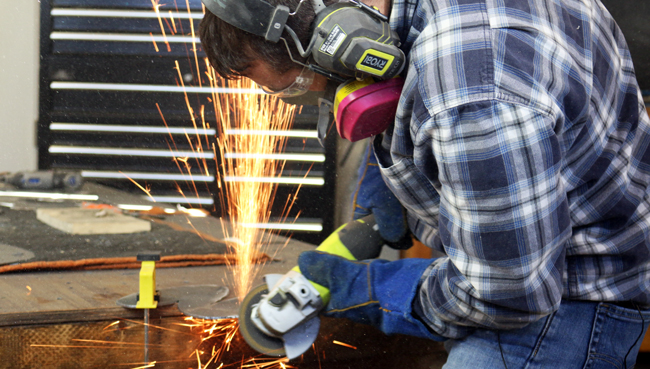 Grinding metal with sparks