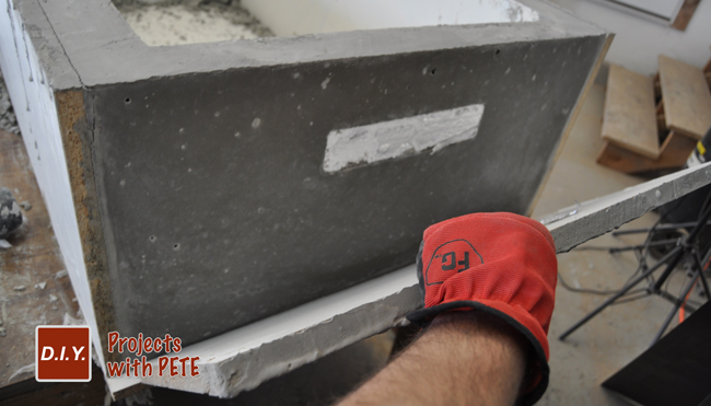 Removing-concrete-table-base-from-a-mold