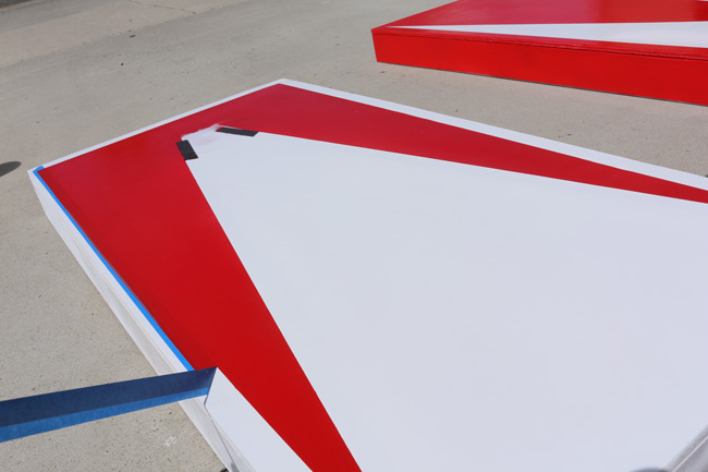 removing-cornhole-board-stencils